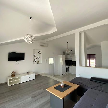 Apartments With A Parking Space Maslenica, Novigrad - 12636 Jasenice  Quarto foto